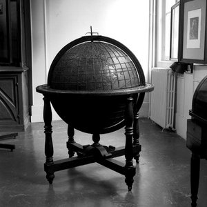 1833年にパリの盲人少年院からヘステッターに発注された「教育用大球体」（ブロンズ）（モノクロ写真）（詳細は163937参照