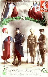 連合国に敬意を」、アフリカとインドの兵士を称えるフランスの愛国的ポストカード、1916年頃（カラーリトグラフ） 作： French School