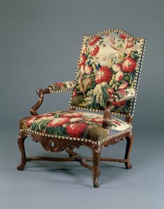 Louis XIV Fauteuil、c.1710（刻まれたクルミとタペストリー）（220169も参照） 作： French School