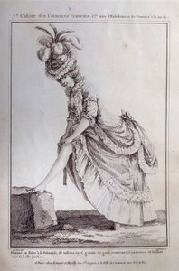 ルイ16世ファッション：縞模様のタフタのポーランド風ドレスを着た若い女性の足元の肖像。1778年のエングレーヴィング。パリ、装飾美術 作： French School