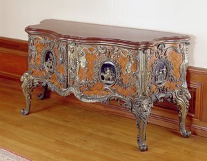 メダルキャビネット、パリのM.ダッソン作、1870年頃（金メッキ木製 作： French School