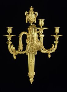 1対のLouis XVI 3分岐ウォールライト、c.1775（ormolu）