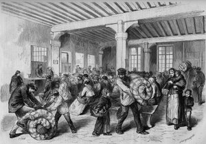 1868年冬のパリ：皇帝ナポレオン3世の財政援助により、モン・ド・ピエ（Mont-de-Piete）で衣類や寝具を無料で解放。1868年1月25日付の「Le Monde Illustre」563号に掲載された図版。 作： French School
