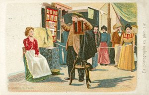 屋外で作業する写真家（クロモリ写真 作： French School