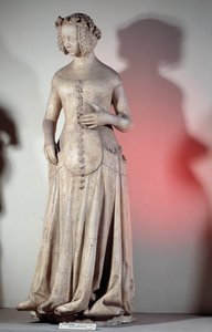 ベリー公爵の妻ジャンヌ・ド・ブローニュ（1340-1416）の肖像 ポワティエの司法宮殿にある1385年の彫刻。パリ、モニュメント英語博物館 作： French School