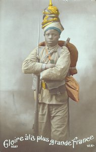 1915年のセネガルの兵士を描いたポストカード（カラー写真）