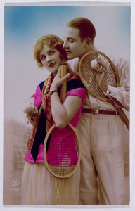 テニスコートで恋人を描いたポストカード、1930年頃 作： French School