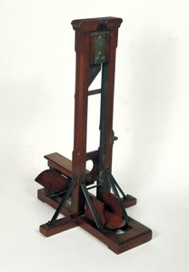 ギロチン（木材と金属）の縮小モデル（50504も参照）