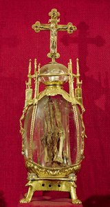 聖アタリア（c.697-741）の手を含む聖遺物箱（銅、金色の銀、水晶） 作： French School