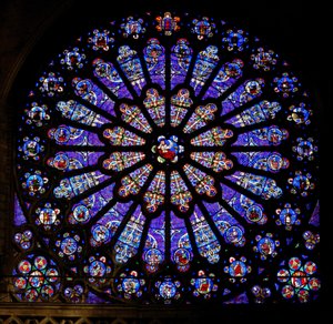 中世のデザインの後の19世紀のガラスが付いているバラの窓 作： French School