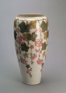 色絵セーブル文様瓶（磁器