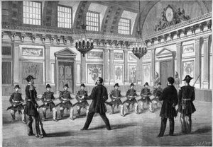 ナポレオン3世の息子、皇太子（1856-1879）が、父である皇帝ナポレオン3世（1808-1873）の前に、コンピエーニュ城の衛兵室で衛兵たちと武器の練習をしている様子。12月19日付「Le Monde Illustré」349号に掲載された図版