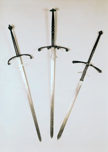 3つの両手剣、1570（金属） 作： French School