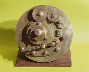 1780年にパリのガルドムーブルドゥラクーロンのITメルクラインサクソンが製作した、ルイ16世（1754-93）が所有するギョーシェをツアーします（木に金属を取り付けたもの）