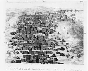 1830年に出版された、ルネカイリーによるトンボクトウの航海から、丘から東に撮影されたティンブクトゥの町の一部の眺め 作： French School