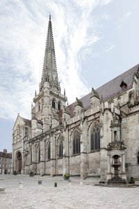 ロマネスク様式とゴシック様式のフランスの宗教建築、オートゥン、ソーヌ川とロワール川、ブルゴーニュ地方のカテドラル・サン・ラザール・ドートゥンの眺め 作： French School