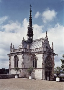 1493年に完成した、シャトーアンボワーズのシャペルサンユベールの眺め 作： French School