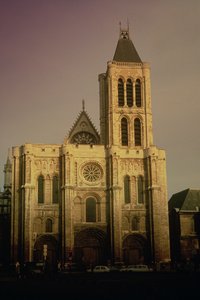 西ファサードの眺め、1135年頃 作： French School