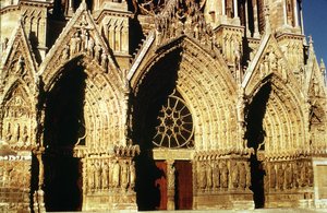 1231年に開始され、1430年に完了したウェストフロントポータルのビュー 作： French School