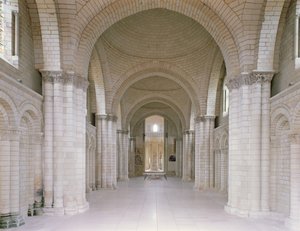 ヘンリー2世の彫像のある修道院教会の身廊と後陣の眺め（1133-89イングランド王と彼の妻、アキテーヌのエレノア（d.1204） 作： French School