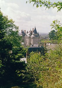 1465年にフランスのルイ11世の大臣ジャンブルに建設された北西から復元された城の眺め（87685-86も参照）