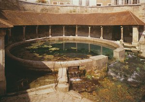 フォスディオンヌ周辺に建設された洗面所の眺め 作： French School