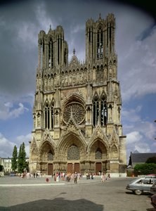 1231年に始まり、1430年に完成した西のファサードの眺め 作： French School