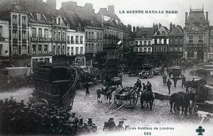 北の戦争：1915年のベスーンのメイン広場にあるイギリス遠征軍のロンドンバス（フォトリソ） 作： French School