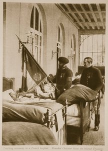 負傷した首相、最愛のトリコロールにキスする（1914〜19年） 作： French School