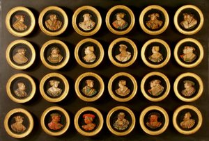 24人のドラフトマンの肖像メダイヨン（木地にカラージェッソ・デュロを塗布したもの）のコレクション。 作： Friedrich (after) Hagenauer