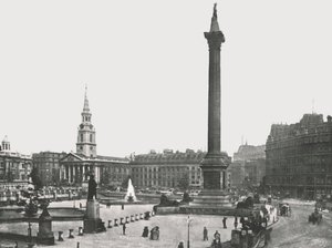 トラファルガースクエア、ロンドン、1895年。 作： Frith and Co