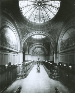 ナショナルパークバンクインテリア、ニューヨーク市、1910年（ゼラチンシルバー写真）