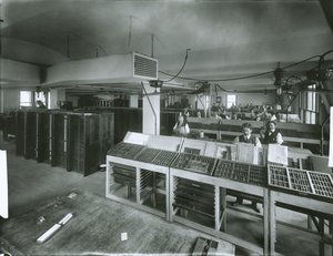 ニューヨークイブニングポストタイプセッティングルーム（ゼラチンシルバーの写真） 作： G.P. Hall und Sohn
