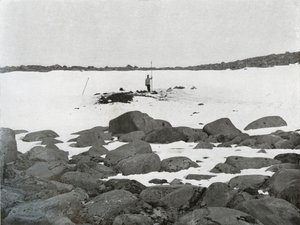イグルーの外観、1911年、1913年 作： G. Murray Levick