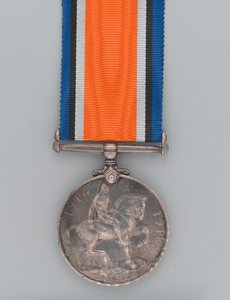 アンドレイア二等兵に与えられた英国戦争勲章1914-20 作： Gaetano Matteo Monti