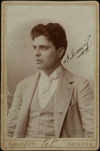作曲家ピエトロ・マスカーニの肖像、1863～1945年頃。 1890年。 作： Genova . Photo studio Luzzati