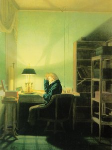 灯りで読書する男