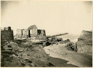ナイル川を背景にした寺院の遺跡、カスル イブリム、エジプト、ゲオルク シュタインドルフによる写真、1930 年 作： Georg Steindorff