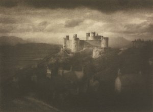 カメラワーク：ハーレック城 作： George Davison