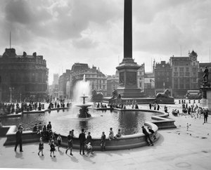 トラファルガー広場、ウェストミンスター市、ロンドン 作： George Davison Reid