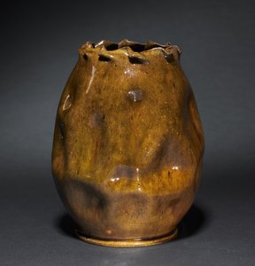 花瓶、1900年頃（ストーンウェア 作： George E. Ohr