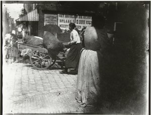 アムステルダムの Houtkopersdwarsstraat と Jodenbreestraat での活動 作： George Hendrik Breitner