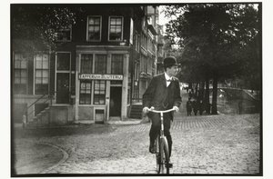 アムステルダムのカイザースグラハトのサイクリスト 作： George Hendrik Breitner
