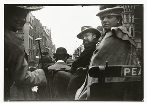 ロンドンの馬車に乗るジョージ・ブライトナーとマリウス・バウアー 作： George Hendrik Breitner