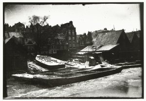 アムステルダムのプリンセネイランドの造船所の眺め 作： George Hendrik Breitner