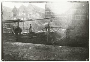 アムステルダムの Brouwersgracht にある政府倉庫 作： George Hendrik Breitner
