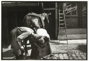 馬と一緒に働くファリア 作： George Hendrik Breitner