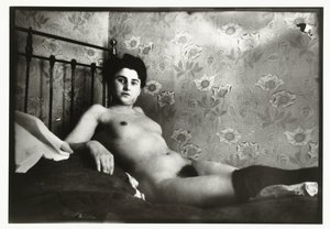 横になっている女性のヌードの肖像画 作： George Hendrik Breitner