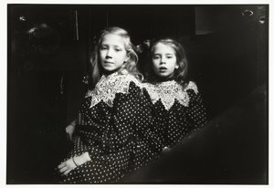 二人の見知らぬ少女の肖像 作： George Hendrik Breitner