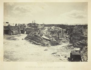 フォート サンプターの内部ビュー、1866 年。 作： George N. Barnard